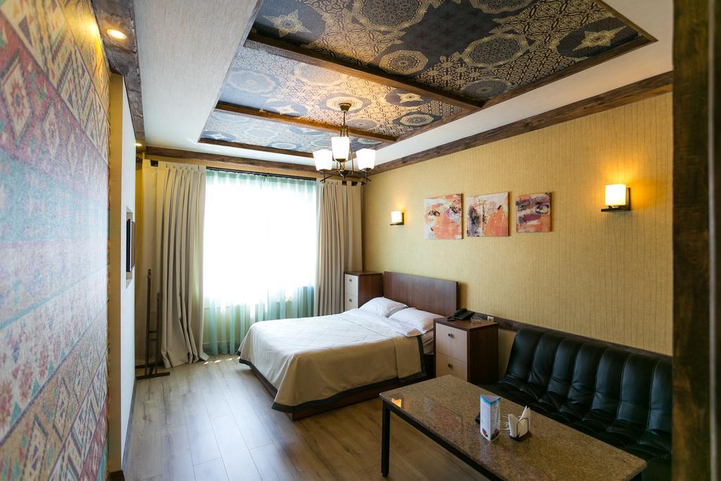 בישקק Delphin Guest House מראה חיצוני תמונה