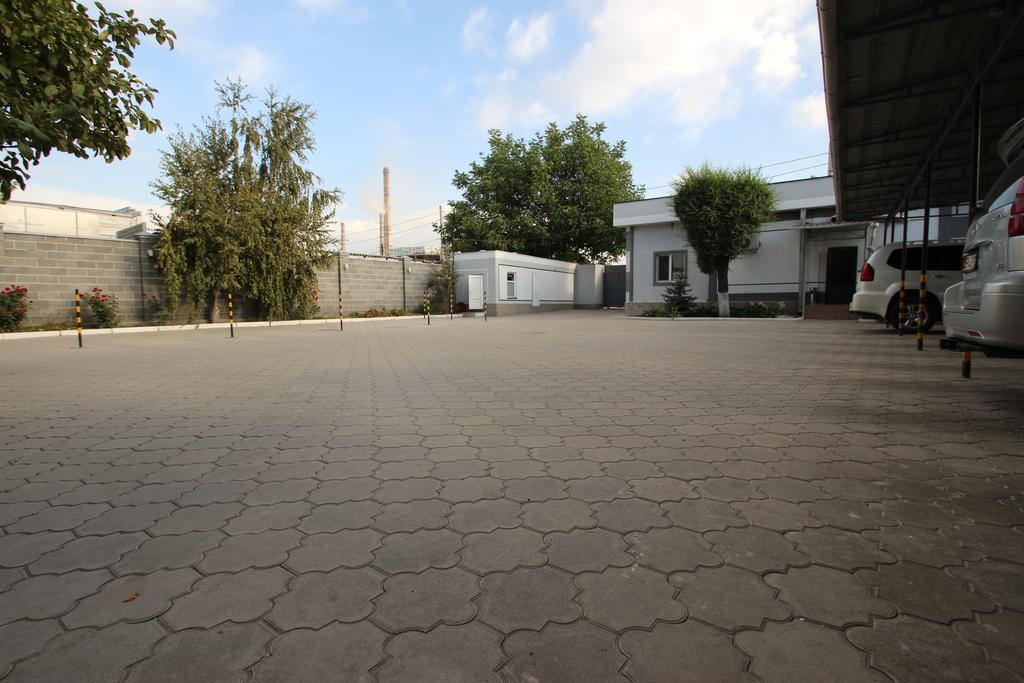 בישקק Delphin Guest House מראה חיצוני תמונה